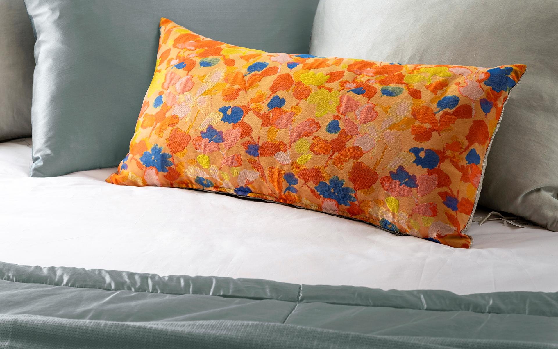 Mrs.Me home couture - cushion Petal Orange detail1 WEBS
